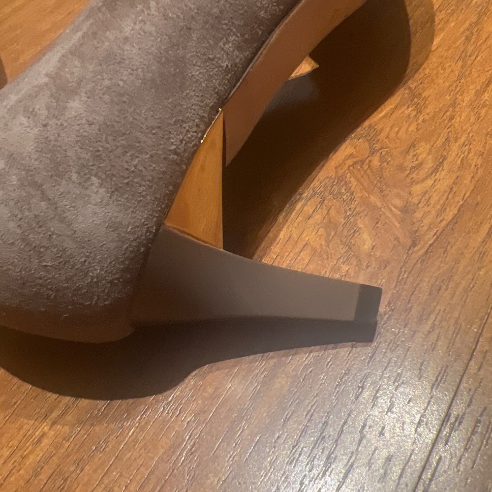 Shoes - Picture 4 of 7